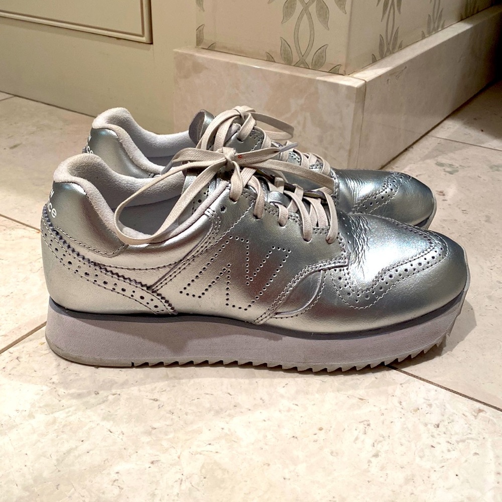 Womens New Balance 520 Platform Silver White size 8